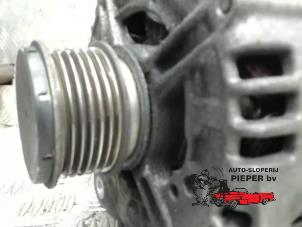 Dynamo d'un Volkswagen Passat Variant 4Motion (3C5) 2.0 TDI 16V 170 2008