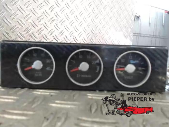 Begagnade Innerdisplay Hyundai Coupe 2.0i 16V CVVT Pris € 26,25 Marginaltabell erbjuds av Autosloperij Pieper BV