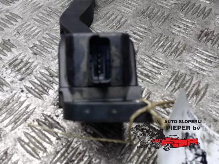 Accelerator pedal Peugeot 307 Break 1.6 HDiF 110 16V 0280755041