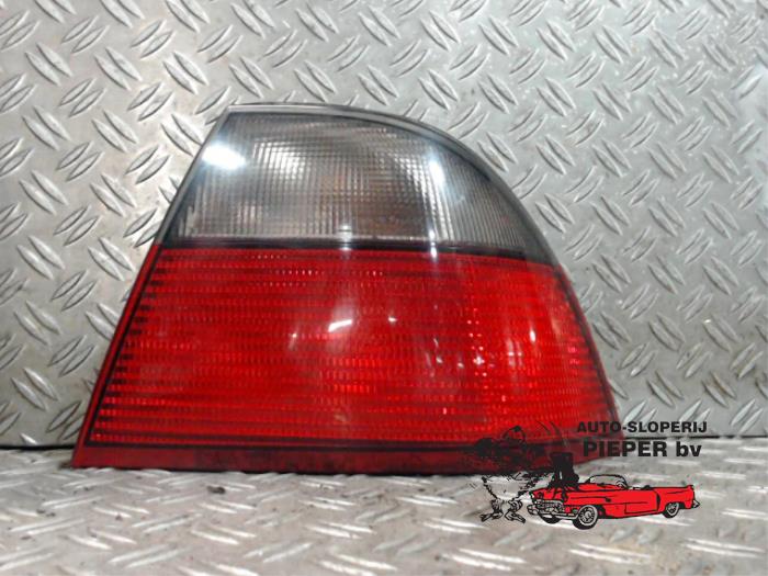 Taillight, right from a Saab 9-5 (YS3E) 2.3t 16V 1997