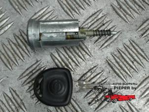 Used Ignition lock + key Opel Corsa B (73/78/79) 1.2i 16V Price € 36,75 Margin scheme offered by Autosloperij Pieper BV