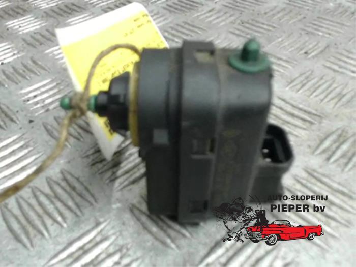 Begagnade Strålkastarmotor Renault Clio (B/C57/357/557/577) 1.2 Eco Kat. Pris € 15,75 Marginaltabell erbjuds av Autosloperij Pieper BV