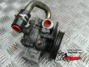 Used Power steering pump Daihatsu Sirion/Storia (M1) 1.0 12V Price € 36,75 Margin scheme offered by Autosloperij Pieper BV