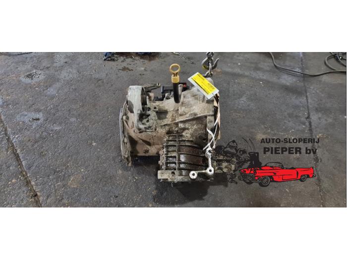 Gearbox from a Dodge Ram Van 2.8 CRD 16V Autom. 2005