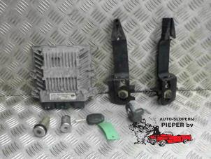 Usagé Kit serrure cylindre (complet) Ford Fiesta 5 (JD/JH) 1.4 TDCi Prix € 131,25 Règlement à la marge proposé par Autosloperij Pieper BV
