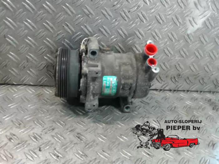 Usagé Pompe clim Renault Clio II (BB/CB) 1.2 16V Prix € 63,00 Règlement à la marge proposé par Autosloperij Pieper BV