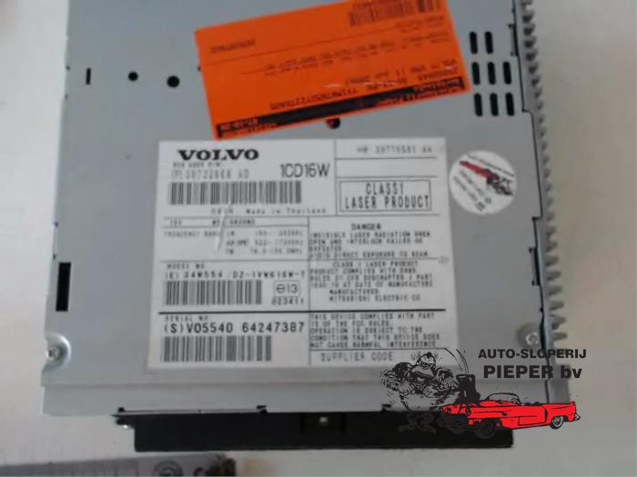 Używane Odtwarzacz CD Volvo V50 (MW) 1.6 D 16V Cena € 42,00 Procedura marży oferowane przez Autosloperij Pieper BV