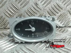 Usados Reloj Ford Mondeo III Wagon 2.0 TDCi/TDDi 115 16V Precio € 15,75 Norma de margen ofrecido por Autosloperij Pieper BV