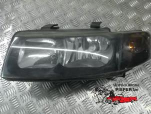 Used Headlight, left Seat Toledo (1M2) 1.6 16V Price on request offered by Autosloperij Pieper BV