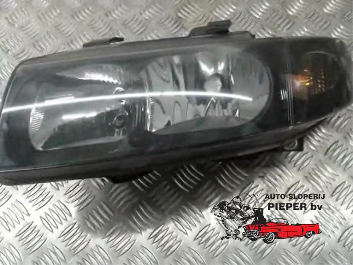 Używane Reflektor lewy Seat Toledo (1M2) 1.6 Cena € 36,75 Procedura marży oferowane przez Autosloperij Pieper BV
