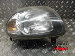 Used Headlight, right Renault Clio II Societe (SB) 1.9D Price € 36,75 Margin scheme offered by Autosloperij Pieper BV