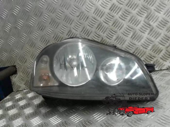 Używane Reflektor prawy Seat Arosa (6H1) 1.4i 16V Cena € 36,75 Procedura marży oferowane przez Autosloperij Pieper BV