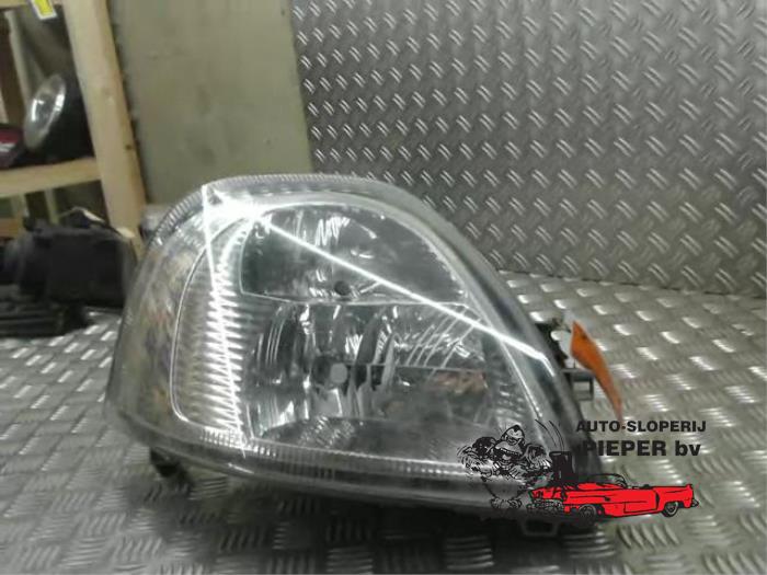 Używane Reflektor prawy Renault Mascott 160.35 Cena € 42,00 Procedura marży oferowane przez Autosloperij Pieper BV