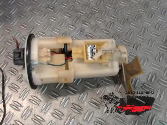 Gebrauchte Benzinpumpe Toyota Yaris (P1) 1.0 16V VVT-i Preis € 42,00 Margenregelung angeboten von Autosloperij Pieper BV