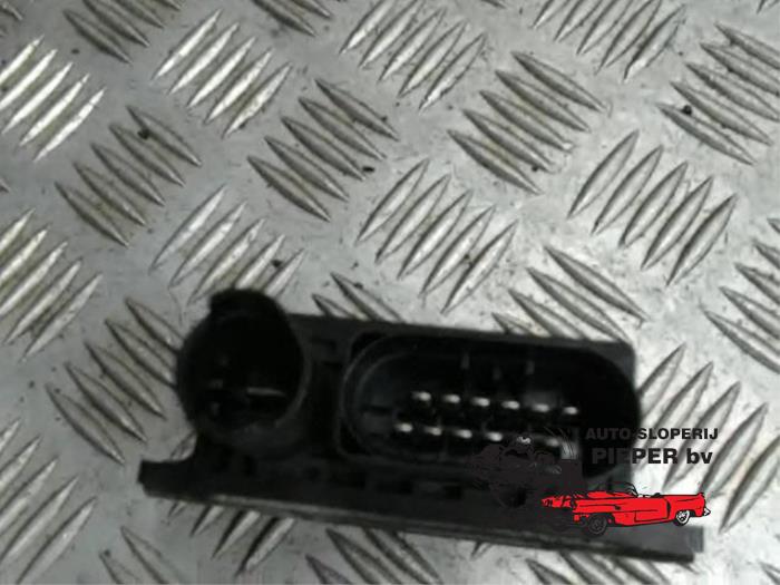 Glow plug relay BMW 3 serie 320d 16V 778682105