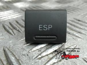 Usados Interruptor ESP Audi A6 Avant (C5) 2.0 20V Precio € 10,50 Norma de margen ofrecido por Autosloperij Pieper BV