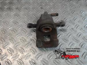 Used Rear brake calliper, left Hyundai Santa Fe I 2.4 16V 4x2 Price on request offered by Autosloperij Pieper BV