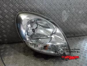 Used Headlight, right Renault Kangoo (KC) 1.6 16V Price € 36,75 Margin scheme offered by Autosloperij Pieper BV