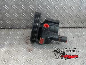 Used Power steering pump Renault Kangoo (KC) 1.6 16V Price on request offered by Autosloperij Pieper BV