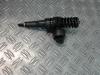 Injector (diesel) from a Volkswagen Touran (1T1/T2) 1.9 TDI 105 Euro 3 2006