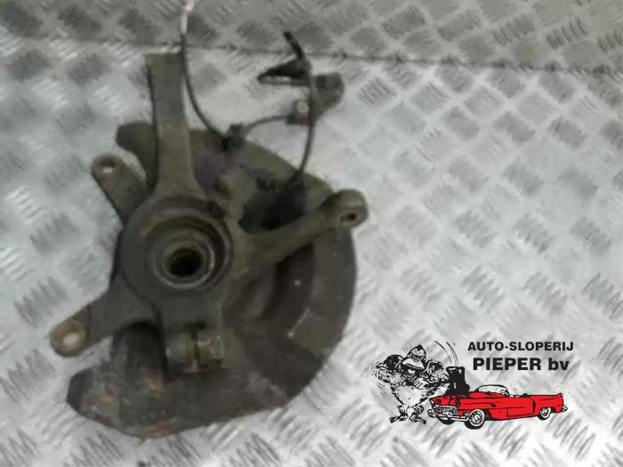 Knuckle, front right from a Suzuki Wagon-R+ (RB) 1.3 16V VVT 2004