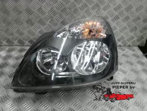 Used Headlight, left Renault Clio II (BB/CB) 1.6 16V Price € 36,75 Margin scheme offered by Autosloperij Pieper BV