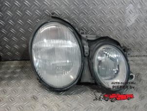 Used Headlight, right Mercedes CLK (W208) 2.0 200 16V Price € 78,75 Margin scheme offered by Autosloperij Pieper BV