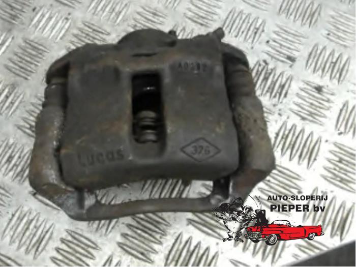 Front brake calliper, left from a Renault Clio (B/C57/357/557/577) 1.4 Kat. 1997