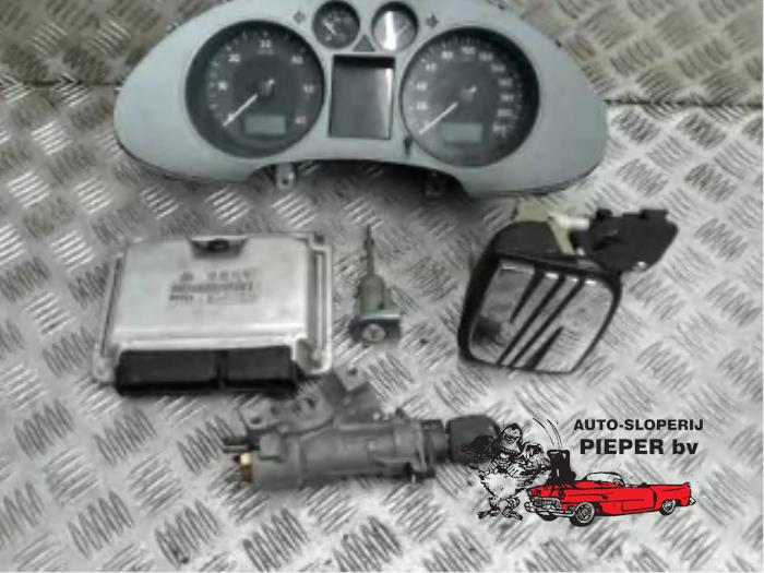 Gebrauchte Schlossset Seat Cordoba (6L2) 1.9 TDI Preis € 157,50 Margenregelung angeboten von Autosloperij Pieper BV
