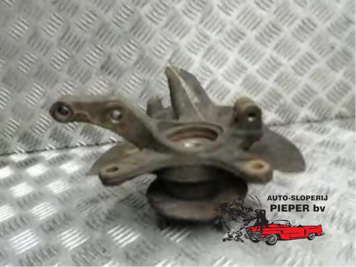 Knuckle, front right from a Suzuki Wagon-R+ (RB) 1.3 16V 2001