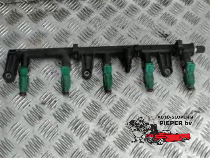 Usagé Système d'injection Fiat Stilo (192A/B) 2.4 20V Abarth 3-Drs. Prix € 52,50 Règlement à la marge proposé par Autosloperij Pieper BV