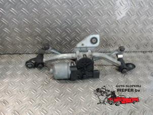 Used Wiper motor + mechanism Renault Twingo II (CN) 1.5 dCi 90 FAP Price on request offered by Autosloperij Pieper BV