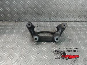 Used Rear brake calliperholder, left Ford Mondeo III Wagon 1.8 16V Price on request offered by Autosloperij Pieper BV