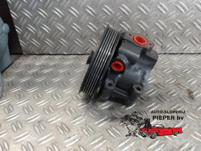 Usagé Pompe de direction Ford Mondeo III Wagon Prix € 42,00 Règlement à la marge proposé par Autosloperij Pieper BV