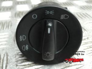 Usados Interruptor de luz Volkswagen Lupo (6X1) 1.4 16V 75 Precio € 21,00 Norma de margen ofrecido por Autosloperij Pieper BV