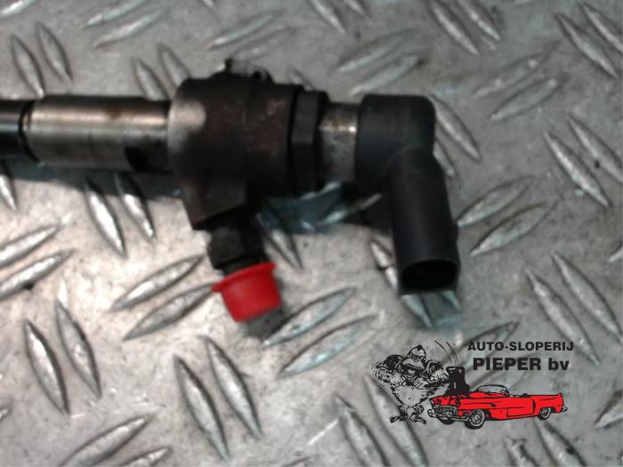 Injector (diesel) from a Ford Fiesta 5 (JD/JH) 1.4 TDCi 2003