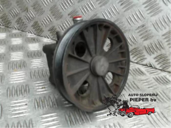 Usagé Pompe de direction Volvo V40 (VW) 2.0 16V Prix € 42,00 Règlement à la marge proposé par Autosloperij Pieper BV