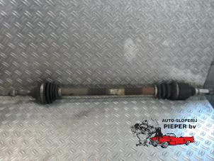 Used Front drive shaft, right Peugeot 1007 (KM) 1.6 GTI,Gentry 16V Price on request offered by Autosloperij Pieper BV