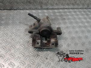 Used Rear brake calliper, right Volvo V50 (MW) 2.4 D5 20V Autom.. Price on request offered by Autosloperij Pieper BV