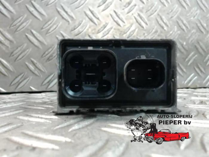 Glow plug relay Opel Corsa D 1.3 CDTi 16V ecoFLEX 55574293