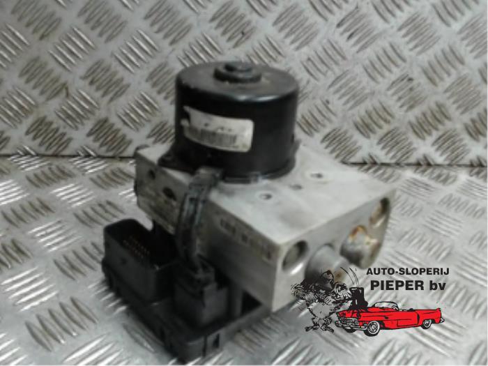 Begagnade ABS-pump Jaguar S-type (X200) 4.0 V8 32V Pris € 78,75 Marginaltabell erbjuds av Autosloperij Pieper BV