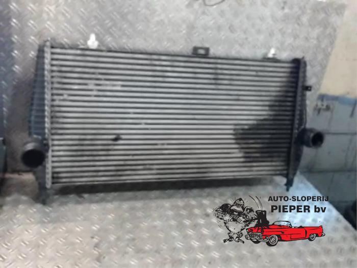 Usados Intercooler Peugeot 607 (9D/U) 2.7 HDi V6 24V Precio € 94,50 Norma de margen ofrecido por Autosloperij Pieper BV