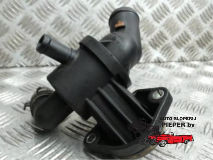 Thermostat housing from a Volkswagen Caddy III (2KA,2KH,2CA,2CH) 1.6 TDI 16V 2015