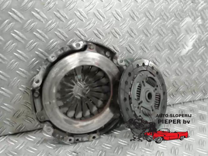 Used Clutch kit (complete) Ford Fiesta 5 (JD/JH) 1.4 16V Price € 42,00 Margin scheme offered by Autosloperij Pieper BV