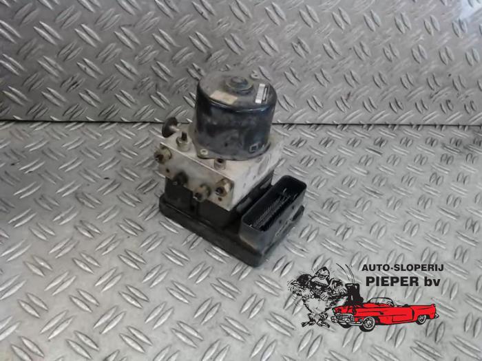 Używane Pompa ABS Ford Fiesta 5 (JD/JH) 1.4 16V Cena € 63,00 Procedura marży oferowane przez Autosloperij Pieper BV