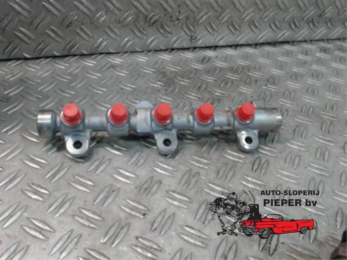 Usagé Système d'injection Opel Vivaro 2.0 CDTI Prix € 42,00 Règlement à la marge proposé par Autosloperij Pieper BV