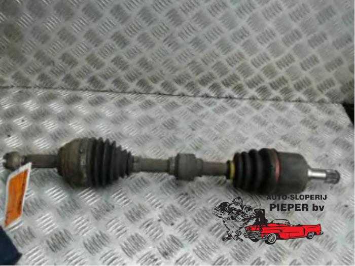 Gebrauchte Antriebswelle links vorne Mitsubishi Colt (CJ) 1.3 GL,GLX 12V Preis € 36,75 Margenregelung angeboten von Autosloperij Pieper BV
