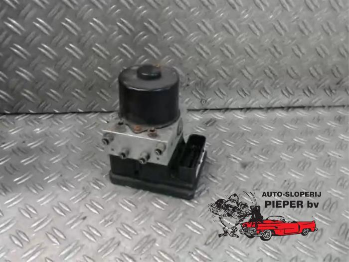 Begagnade ABS-pump Opel Zafira (M75) 2.2 16V Direct Ecotec Pris € 78,75 Marginaltabell erbjuds av Autosloperij Pieper BV