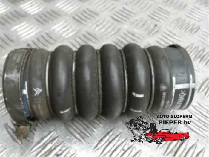 Gebrauchte Intercooler Schlauch Peugeot 207/207+ (WA/WC/WM) 1.6 16V RC Turbo Preis € 26,25 Margenregelung angeboten von Autosloperij Pieper BV