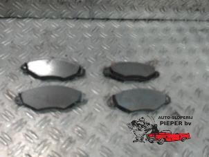 Używane Klocek hamulcowy przód Peugeot 206+ (2L/M) 1.4 XS Cena € 15,75 Procedura marży oferowane przez Autosloperij Pieper BV